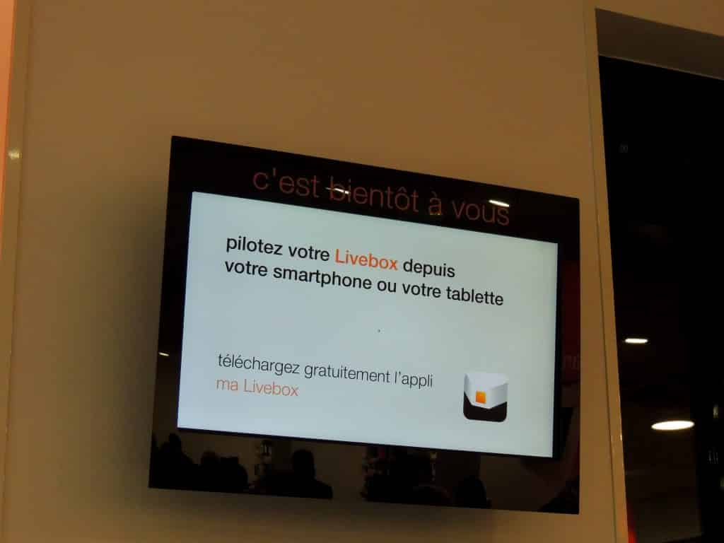 Très Grande Boutique de Clermont-Fd - borne d'attente - photo Orange info