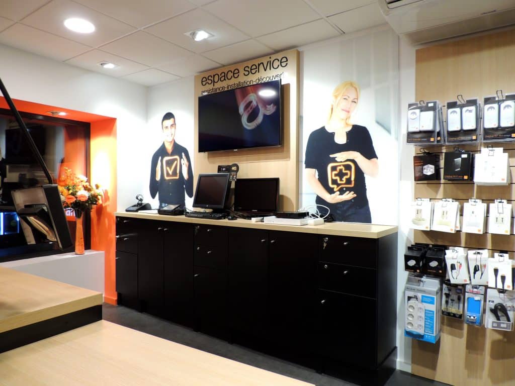 Très Grande Boutique de Clermont-Fd - espace services - photo Orange info