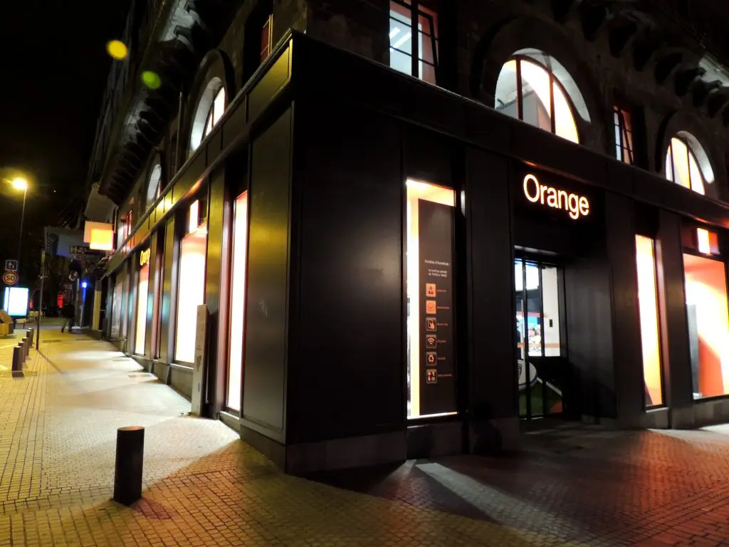 Très Grande Boutique de Clermont-Fd - les deux façades - photo Orange info