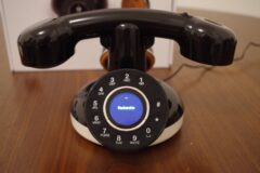 Le téléphone Neo Retro d'Orange