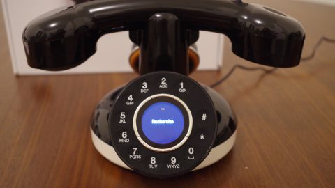 Le téléphone Neo Retro d'Orange