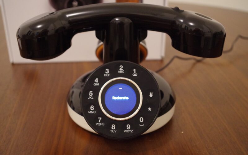 Le téléphone Neo Retro d'Orange