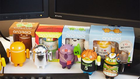 Figurine android
