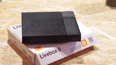 La Livebox 5 avec son carton