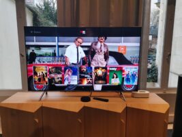 La Freebox Ultra et le décodeur Oqee TV