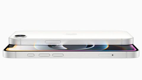 L'iPhone 16e sur le côté