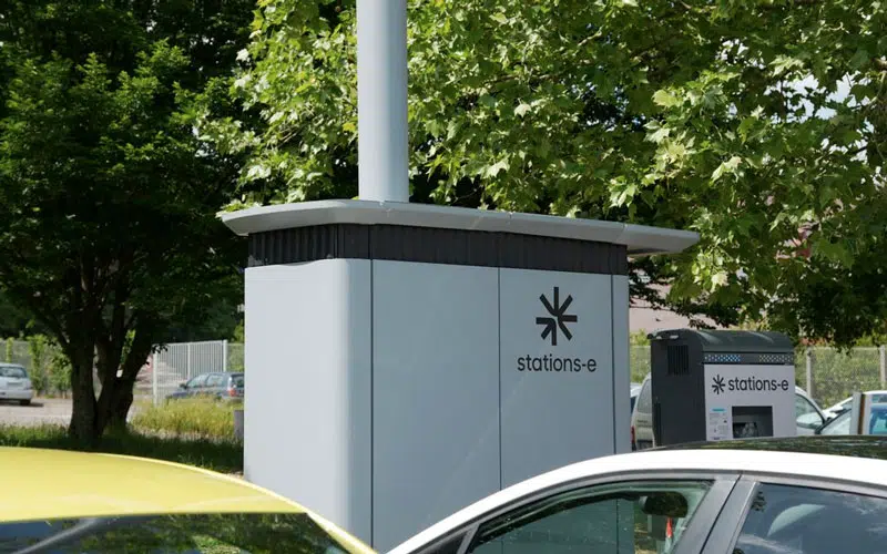 Bornes de recharge stations-e