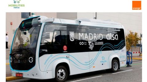 Le bus autonome d'Otokar connecté par Orange