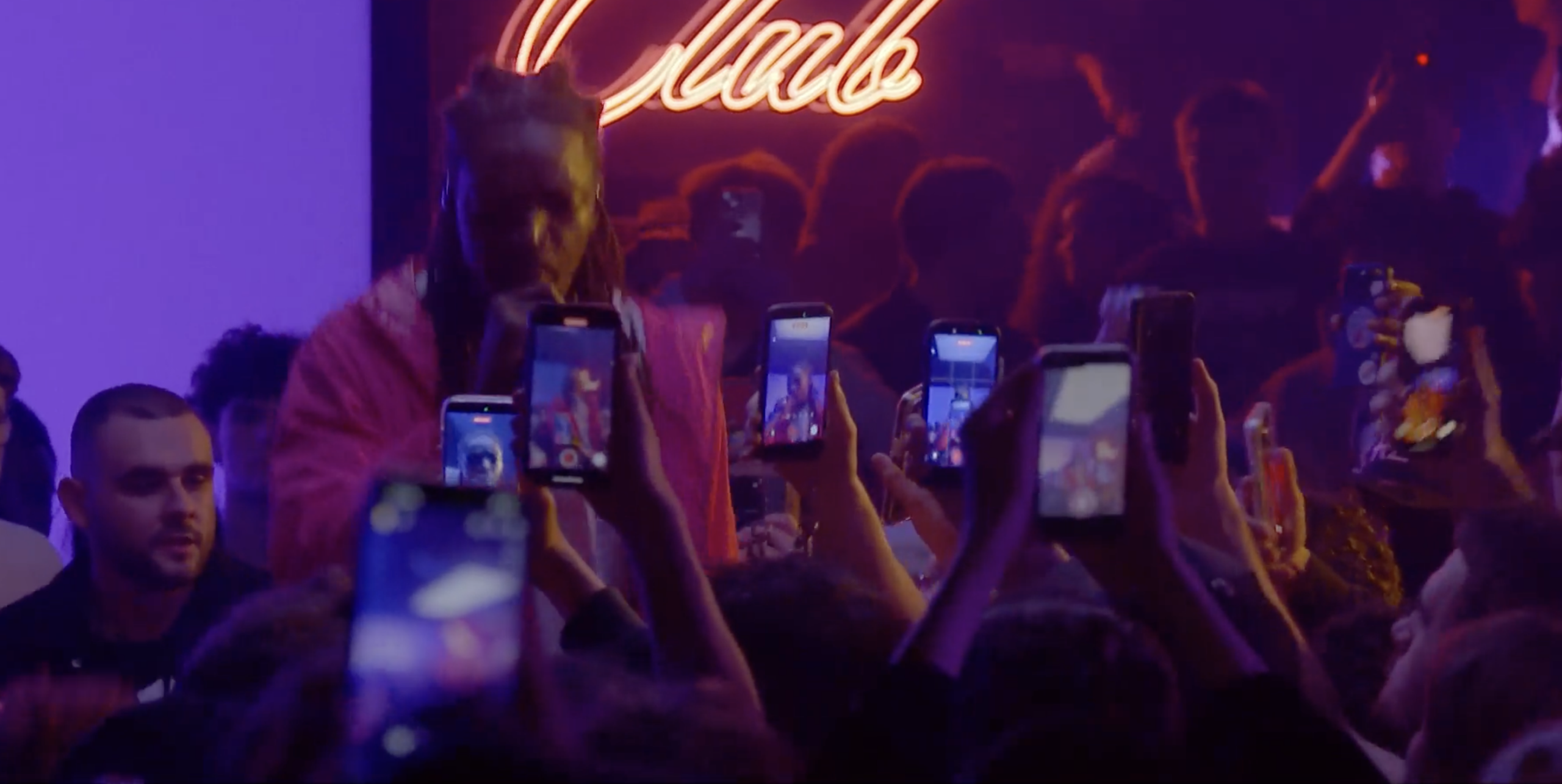 Fast Pass 5G+ : Orange propose une connexion renforcée dans la foule ...